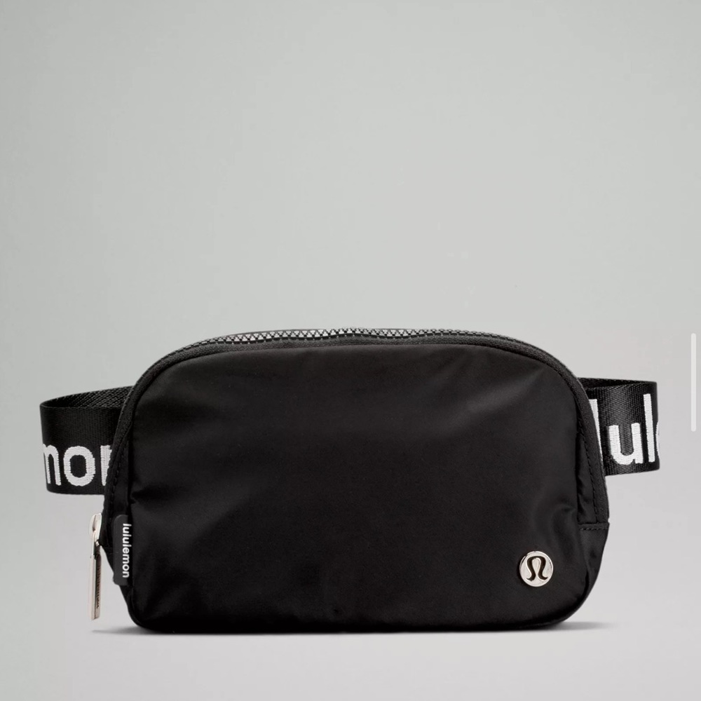 Lululemon Everywhere Belt Bag *Wordmark